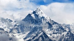 24 Vilde facts om verdens højeste bjerg